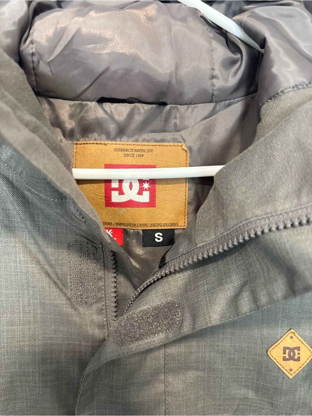 DC Men's Hooded Winter snowboarding Jacket - Gray - Picture 2 of 6